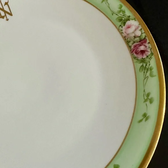 VINTAGE/ANTIQUE T&V LIMOGES FRANCE GOLD RIM WITH FLORAL PLATE - Picture 3 of 7